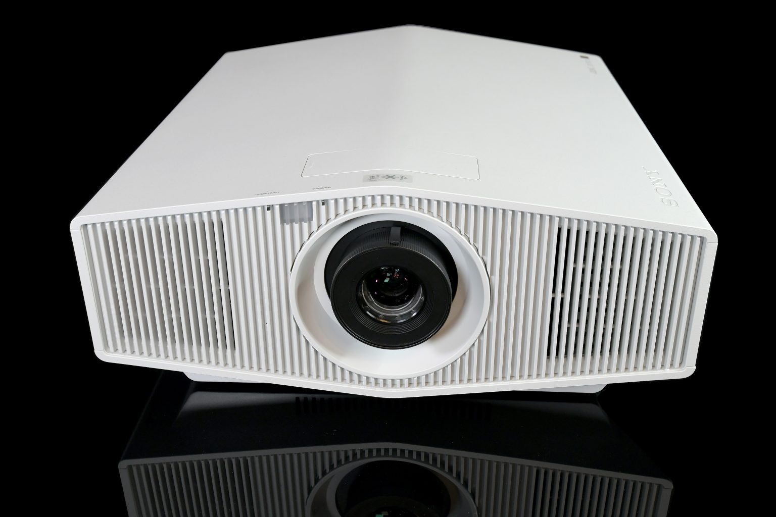 SONY VPL-XW5000ES—4K入門級帶激光光源和HDR